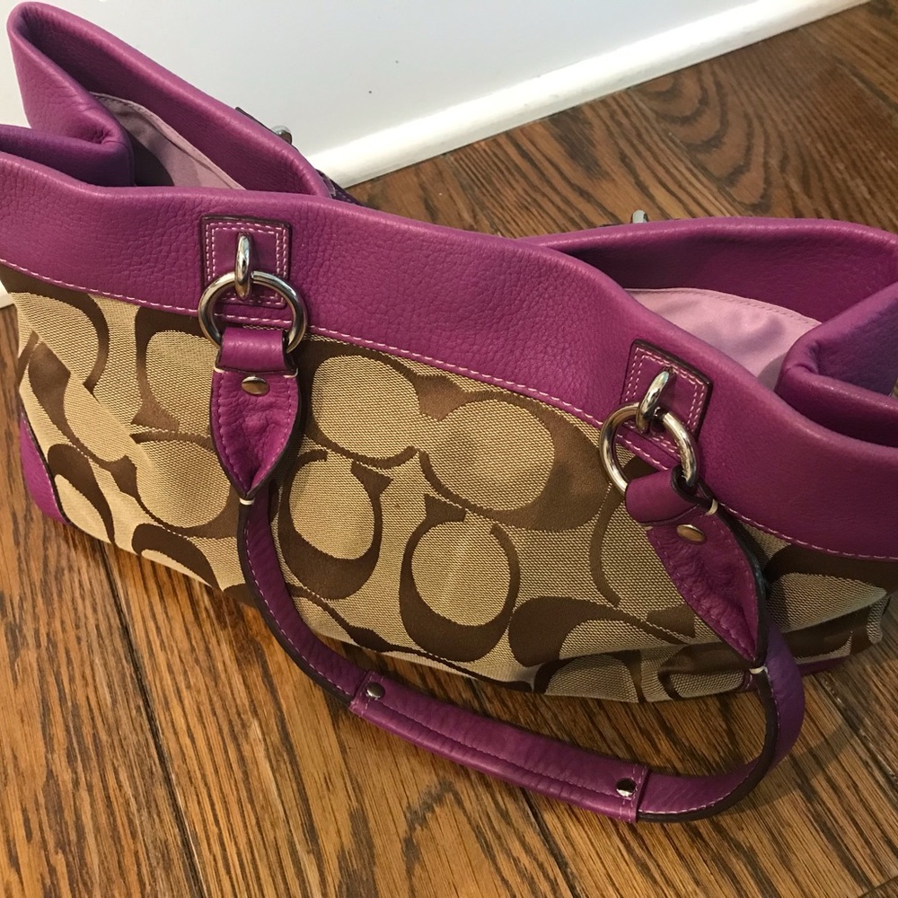 Coach purse in very good condition. Gently worn & cared for.